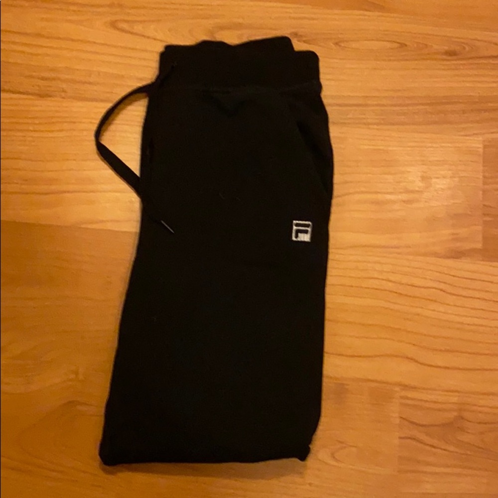 BLACK FILA SWEATS
